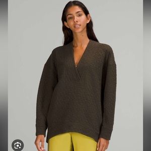 Lululemon rippled v-neck pullover